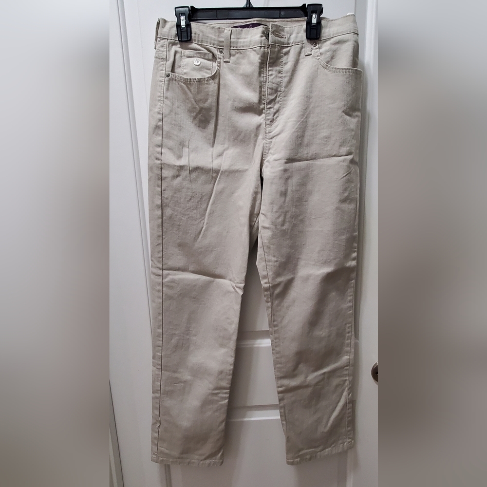 Gloria Vanderbilt jeans with rhinestones on back pockets size 12
